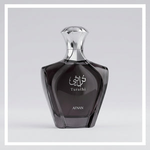 A perfume bottle labeled 'Tartilli' and 'AROM' is shown against dark burgundy rose petals, with a three-panel note graphic below listing top notes (cardamom, black pepper, red fruits), middle notes (pineapple, jasmine), and base notes (vanilla, moss, patchouli).